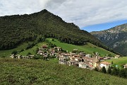 11 Dal roccolo vista su Valpiana e il Monte Castello